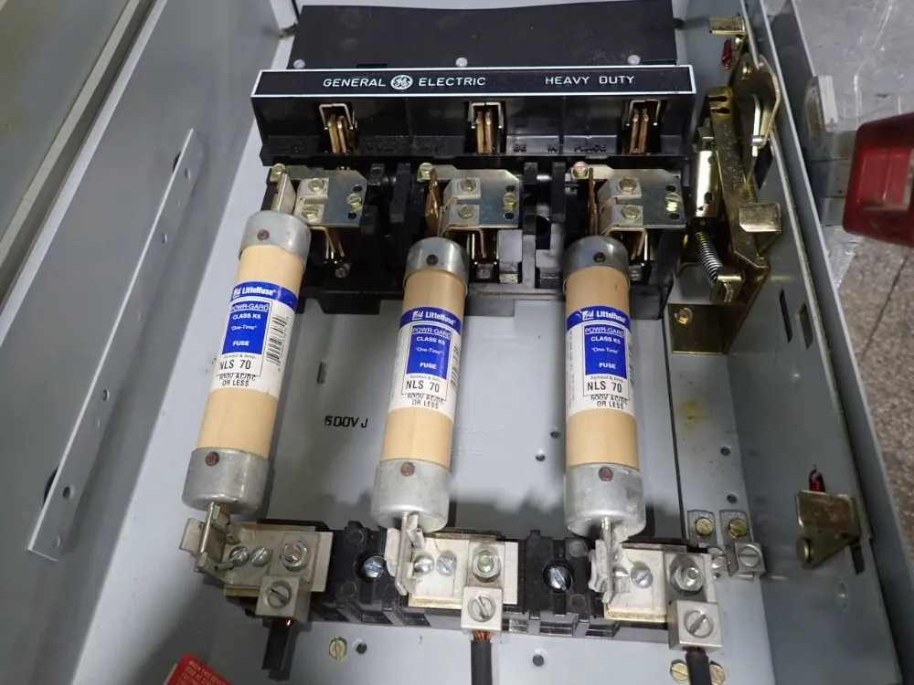 General Electric 100 Amps Fusible Disconnect - Th3363j