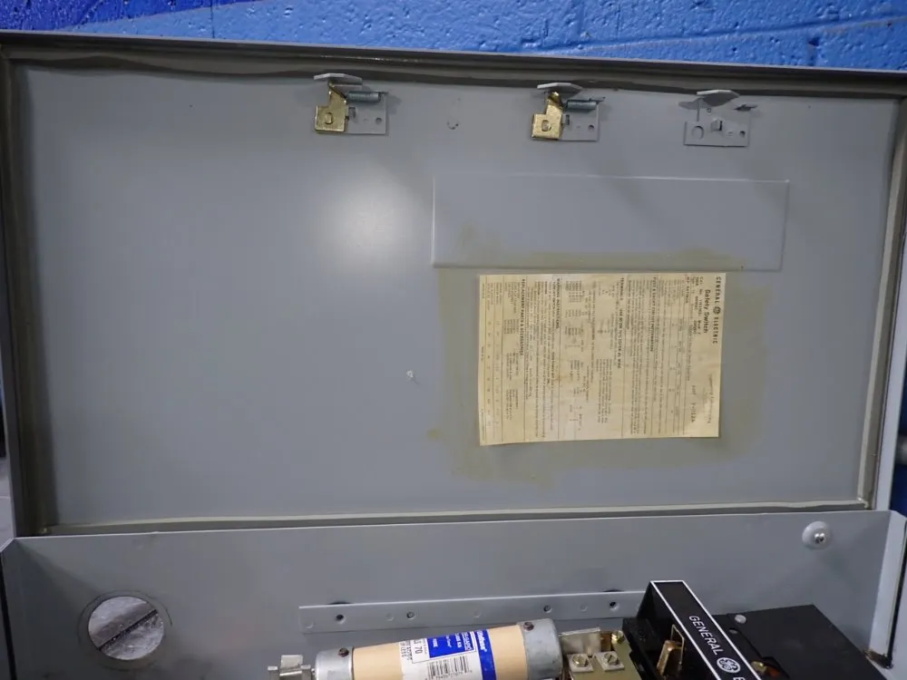 General Electric 100 Amps Fusible Disconnect - Th3363j