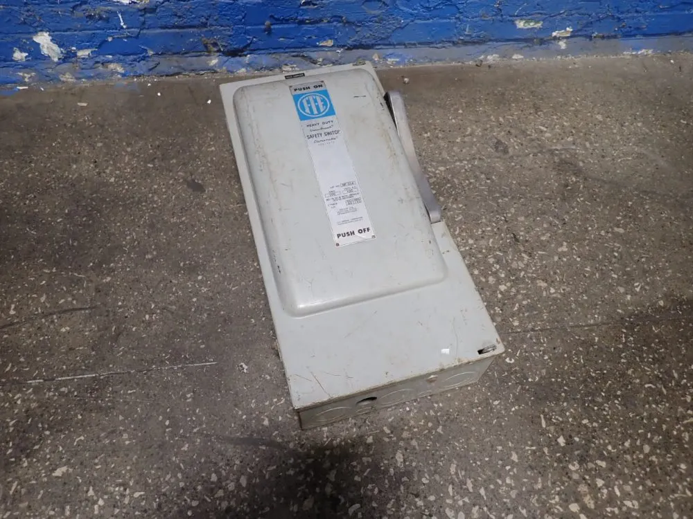 I-t-e Imperial Corporation 200 Amps Non Fusible Disconnect - Nf-354