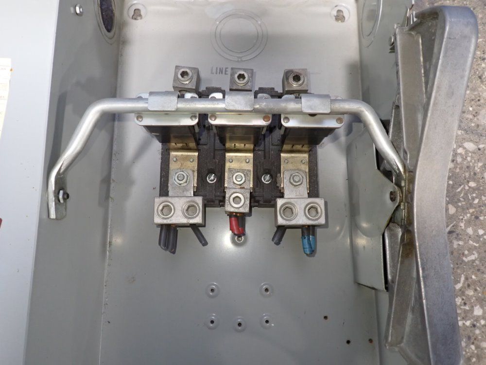 I-t-e Imperial Corporation 200 Amps Non Fusible Disconnect - Nf-354