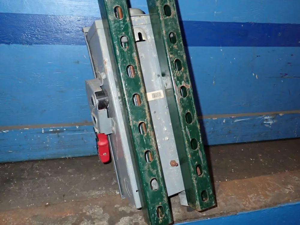 Square D 30 Amp / 600 Vac Non Fusible Disconnect - Hu361rb