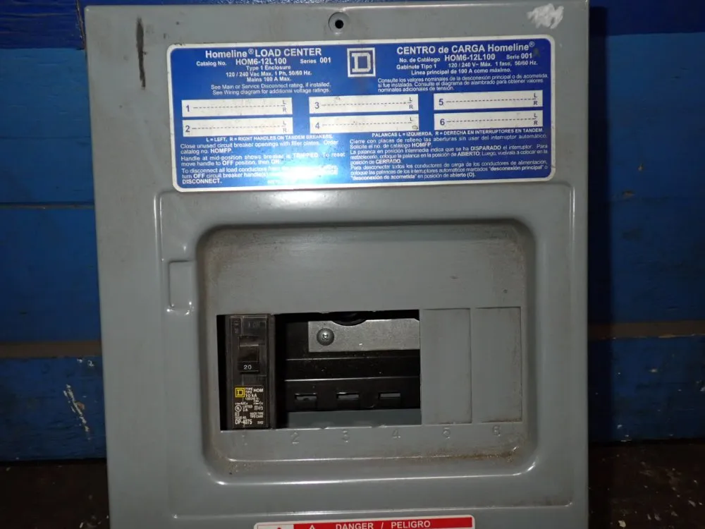 Square D 100 Amp / 120/240 Vac Load Center - Hom6-12l100