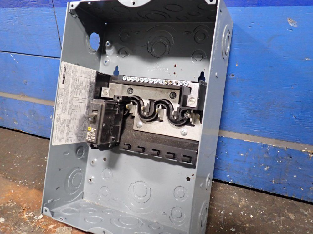 Square D 100 Amp / 120/240 Vac Load Center - Hom6-12l100