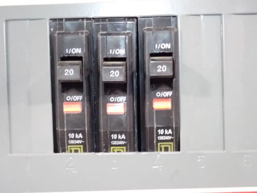 Square D 100 Amp / 120/240 Vac Load Center - Qo8-16l100rb