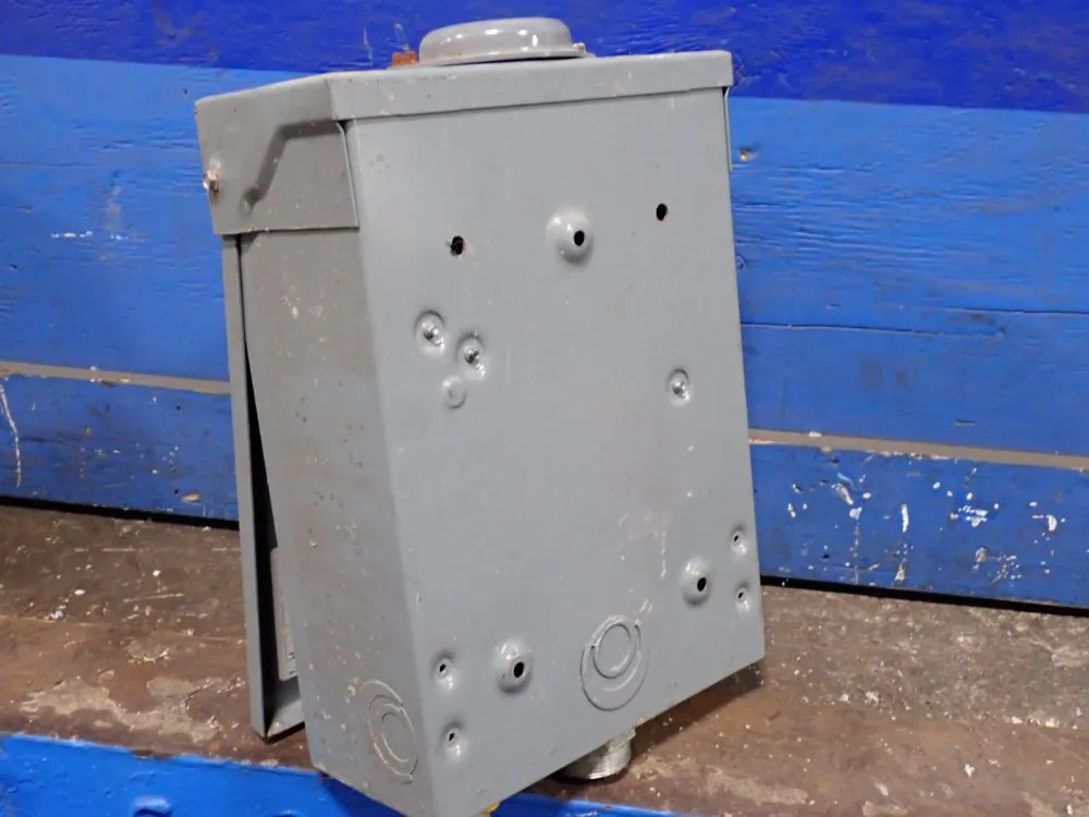 Square D 100 Amp / 120/240 Vac Load Center - Qo8-16l100rb