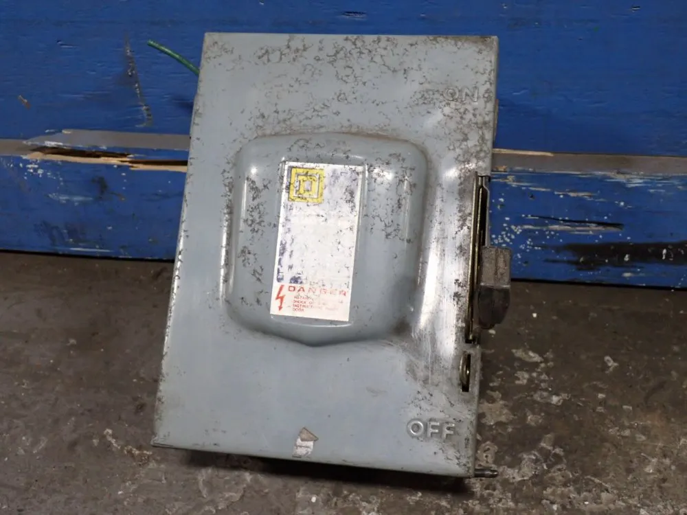 Square D 30 Amp / 240 Vac Fusible Disconnect - D321n