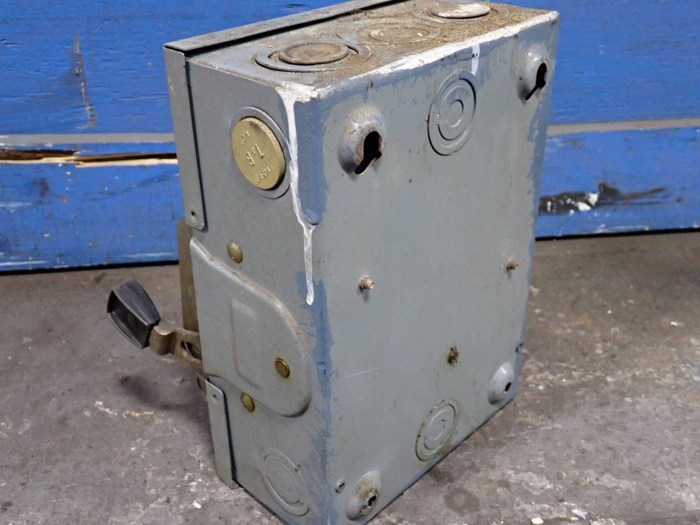 Square D 30 Amp / 240 Vac Fusible Disconnect - D321n