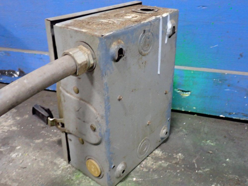 Square D 30 Amp / 240 Vac Fusible Disconnect - D321n