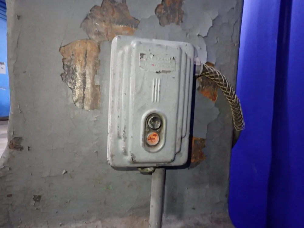 Tannewitz 23 1/2" / 36 1/2" Vertical Band Saw - 101589