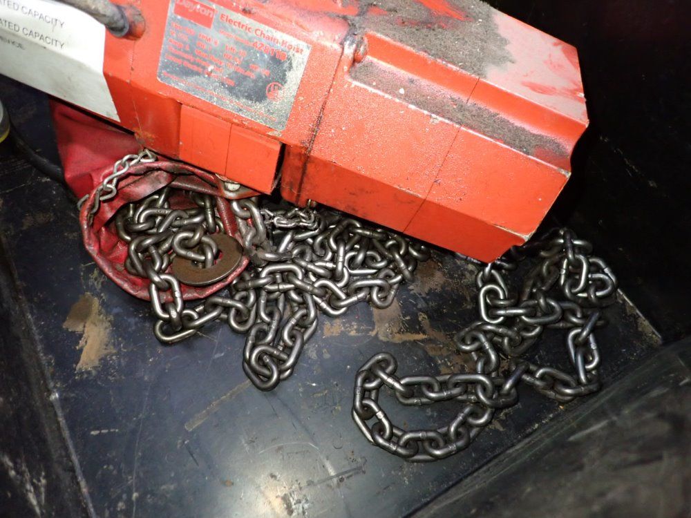 Dayton 550 Lbs Chain Hoist - 4z8118