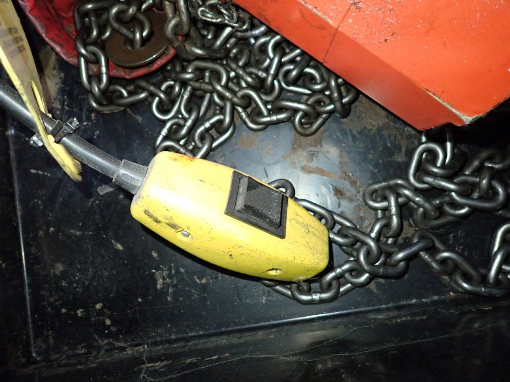 Dayton 550 Lbs Chain Hoist - 4z8118