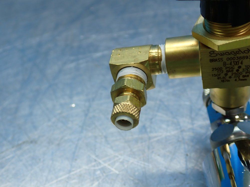 Swagelok 2500psig 40-series Brass 3-way Ball Valve Assembly - B-43xf4