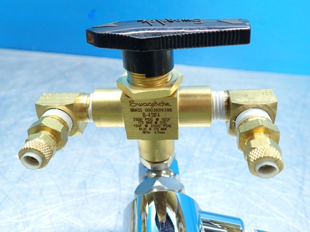 Swagelok 2500psig 40-series Brass 3-way Ball Valve Assembly - B-43xf4