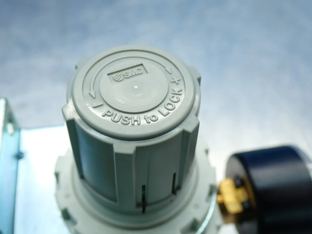 Smc 3/8 Port Size, Npt Thread 7-125psi Integrated Filter Regulator - Aw30-n02-z-b