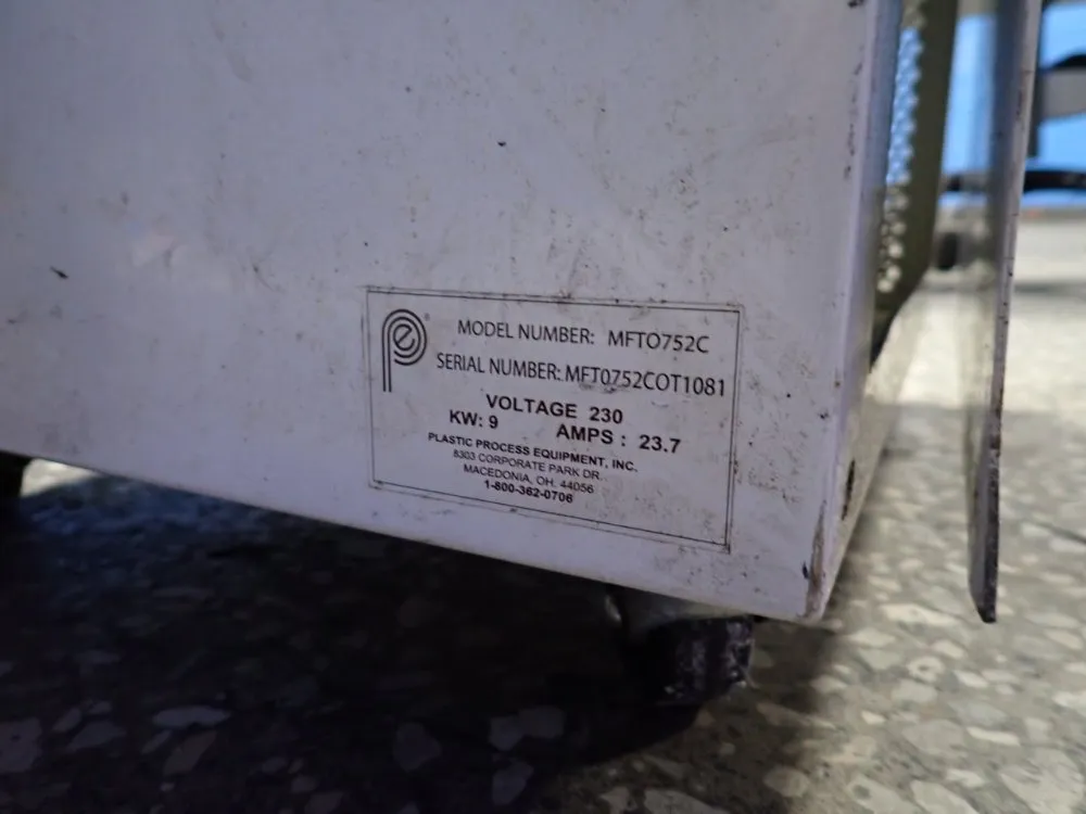 Plastic Process Equipment Chiller - Mfto752c