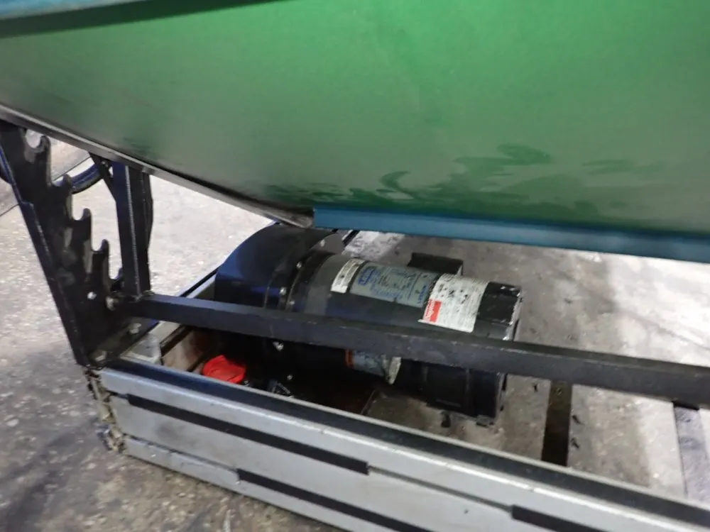 19" X 105" Incline Belt Conveyor