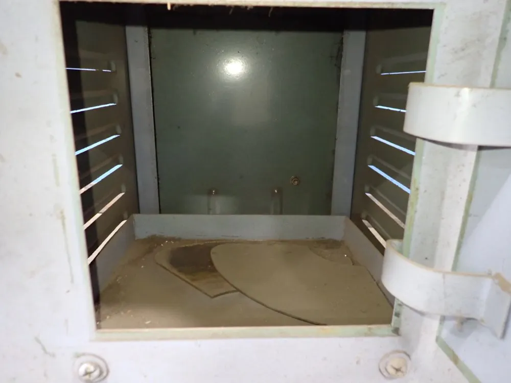 8" X 22" Vertical Mill