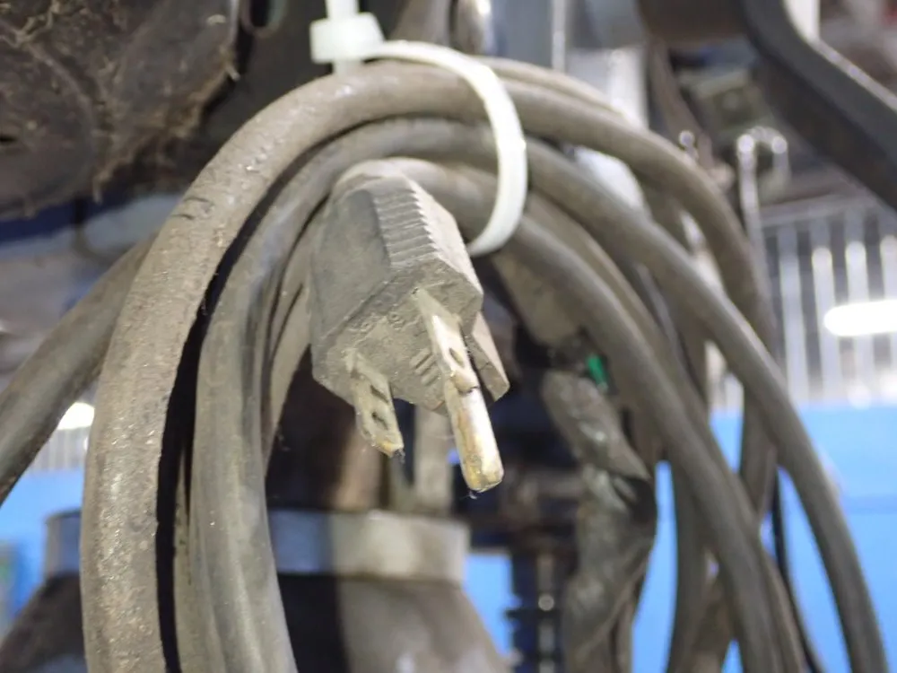 8" X 22" Vertical Mill