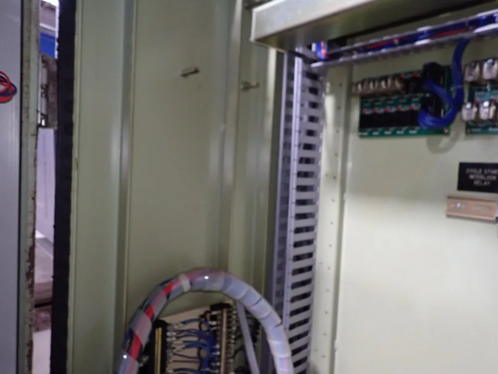 Okuma 20" X 51 1/2" Cnc Vmc - Mc-5va