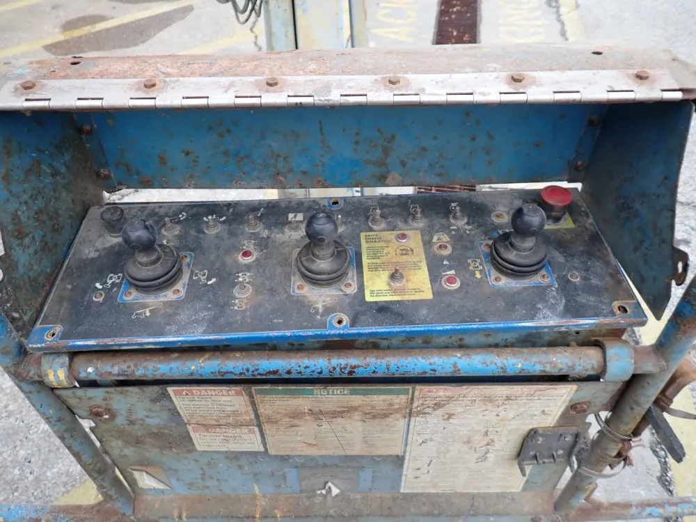 Genie 500 Lbs Boom Lift - S-85