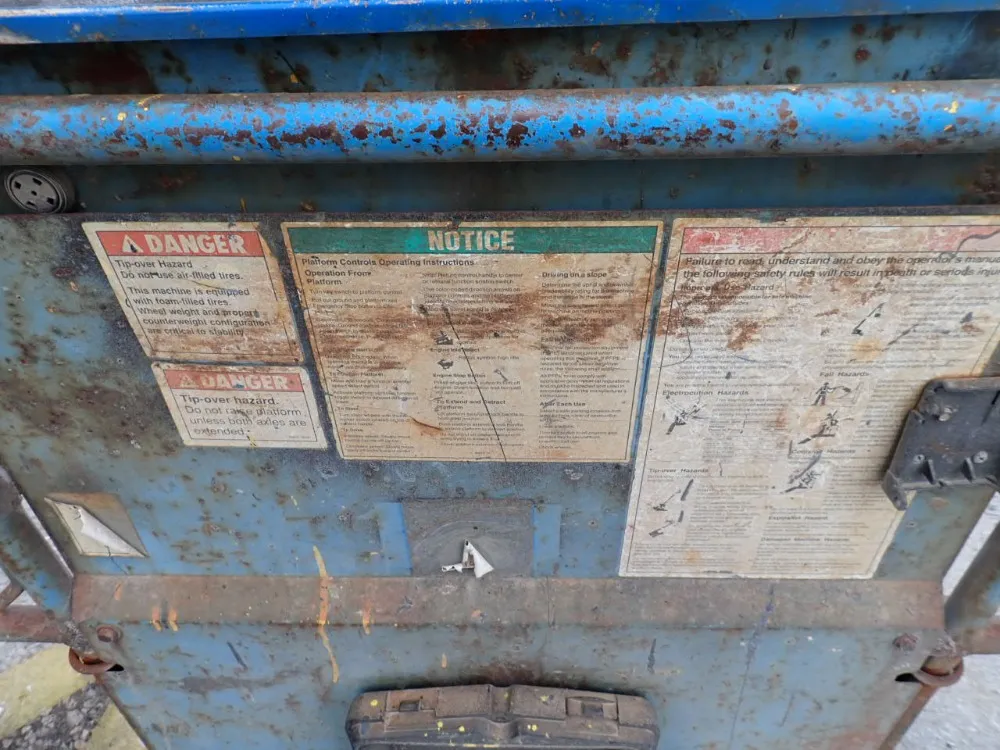 Genie 500 Lbs Boom Lift - S-85