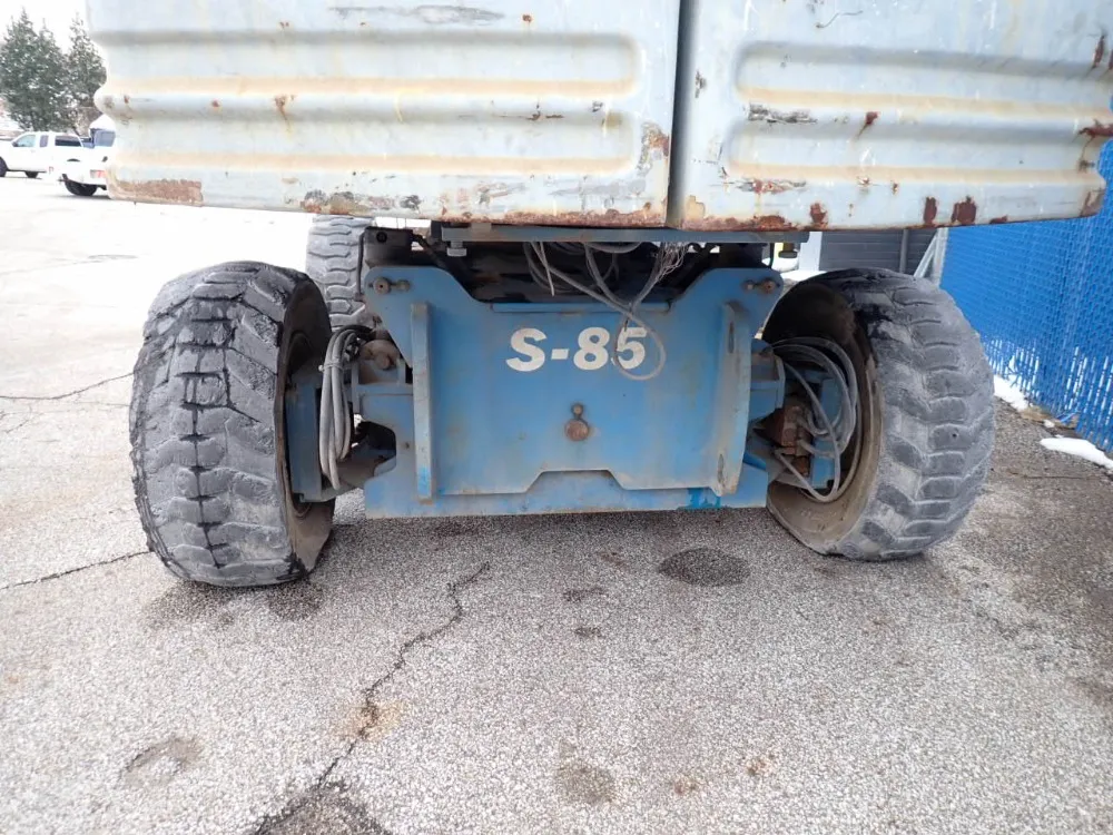 Genie 500 Lbs Boom Lift - S-85
