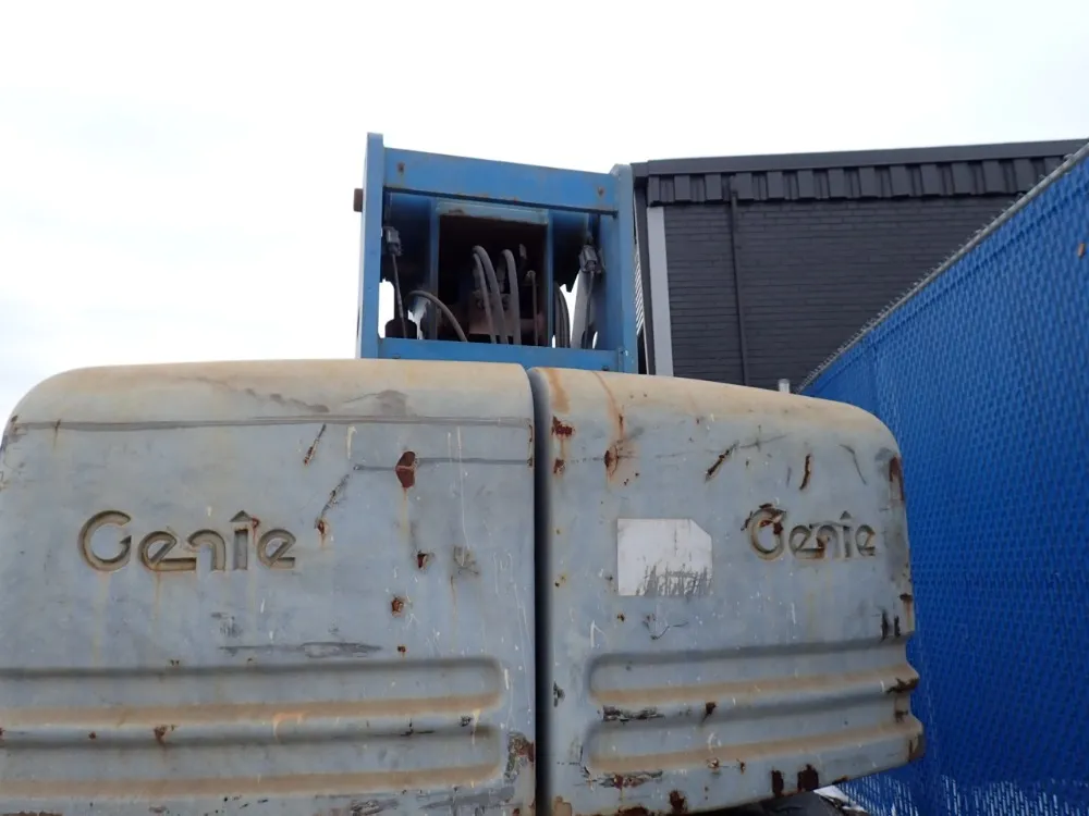 Genie 500 Lbs Boom Lift - S-85