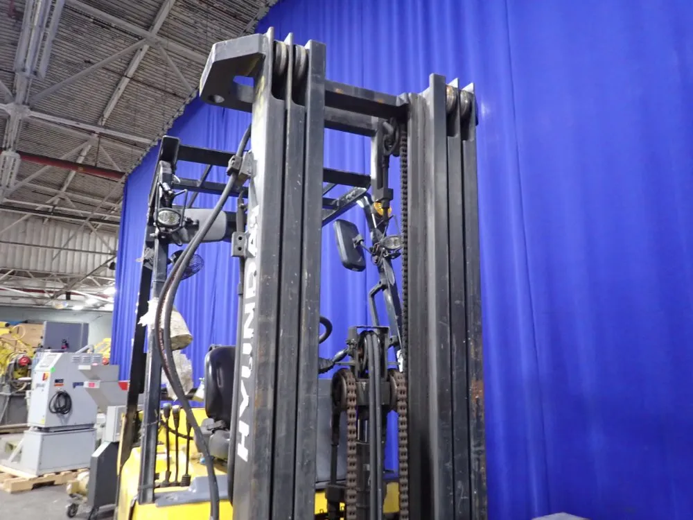 Hyundai 3000 Lbs Propane Forklift - 18lc-7m