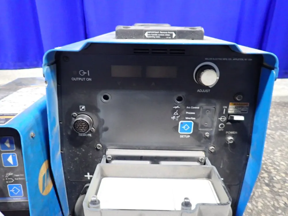 Miller 450 A Welder W/ Wire Feeder - Invision 450 Mpa