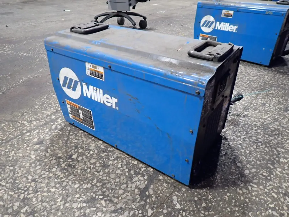 Miller 450 A Welder W/ Wire Feeder - Invision 450 Mpa