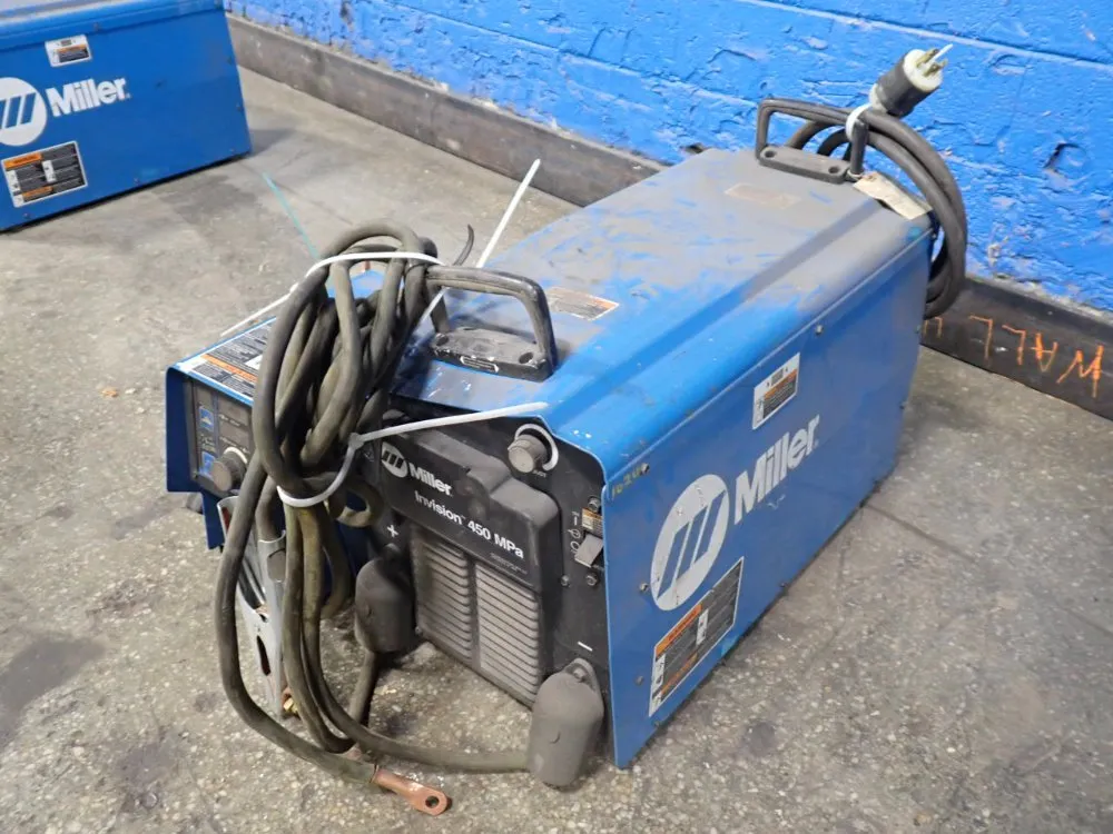 Miller 450 A Welder W/ Wire Feeder - Invision 450 Mpa