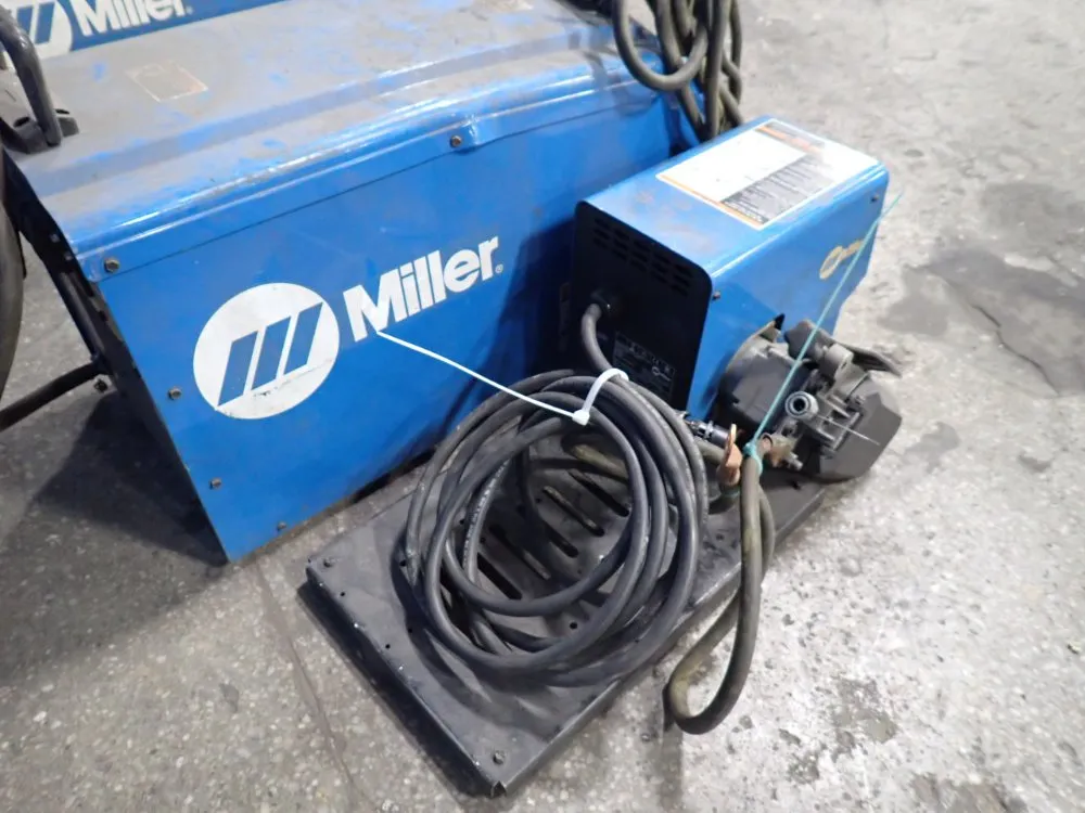 Miller 450 A Welder W/ Wire Feeder - Invision 450 Mpa