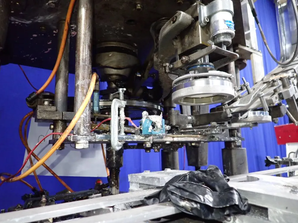 Resina Automatic Machinery 4 1/2" X 98" Capper - Sn30