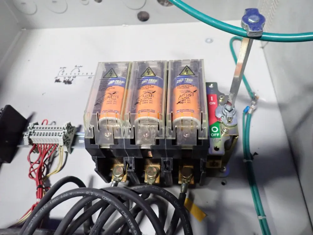 Allen-bradley Ac Drive W/ Fused Disconnect - 23c-d105a10dnnbannlr