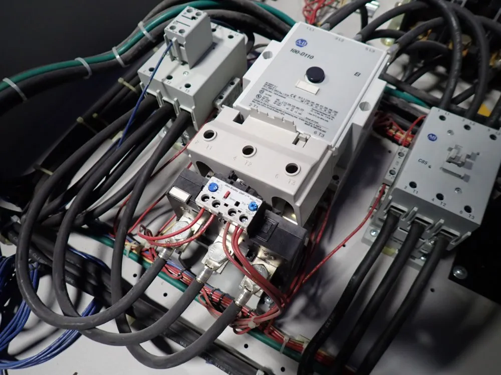 Allen-bradley Ac Drive W/ Fused Disconnect - 23c-d105a10dnnbannlr