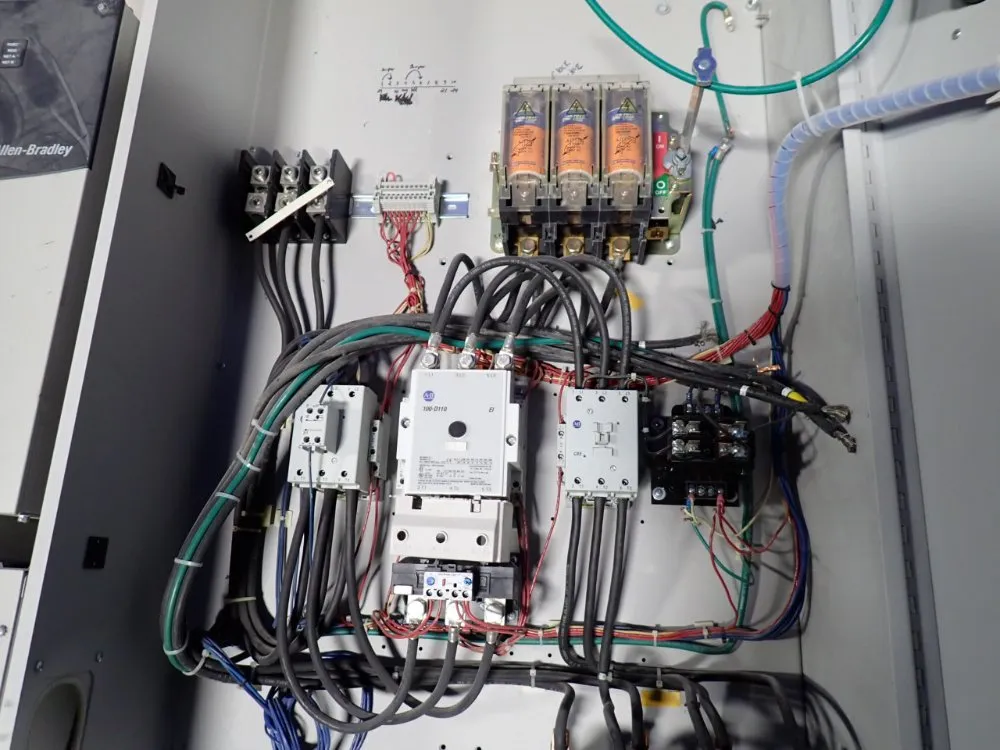 Allen-bradley Ac Drive W/ Fused Disconnect - 23c-d105a10dnnbannlr