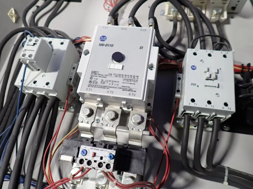 Allen-bradley Ac Drive W/ Fused Disconnect - 23c-d105a10dnnbannlr