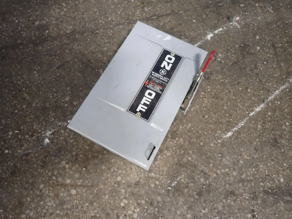 General Electric 30 Amps Fusible Disconnect - Tg3221