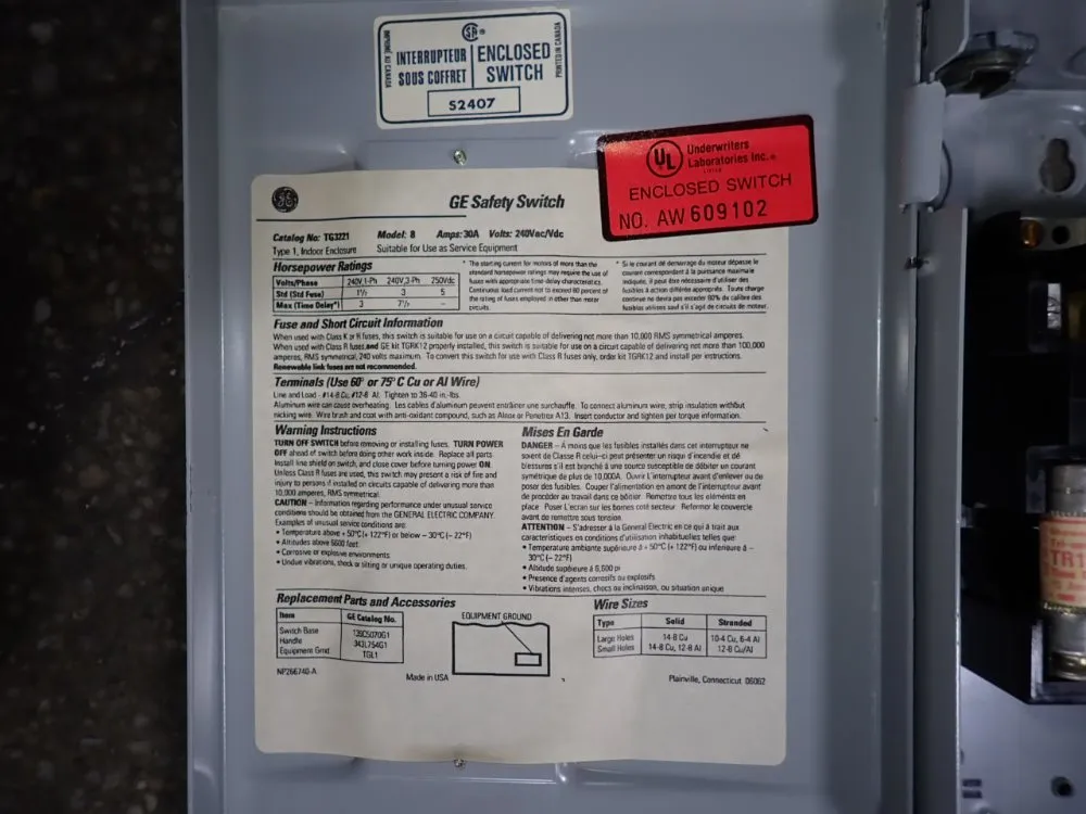 General Electric 30 Amps Fusible Disconnect - Tg3221