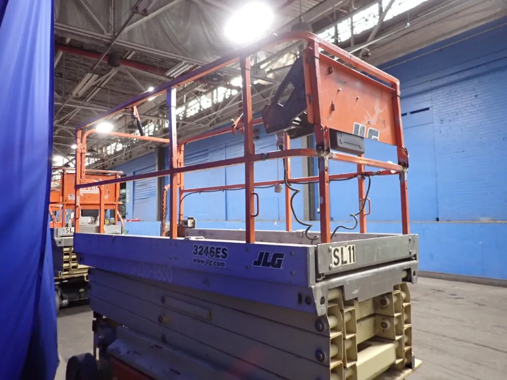 Jlg 700 Lbs Scissor Lift - 3246es