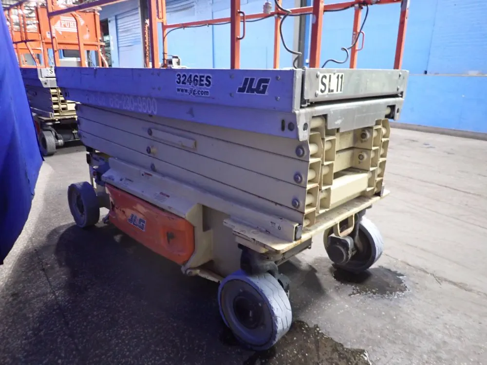 Jlg 700 Lbs Scissor Lift - 3246es