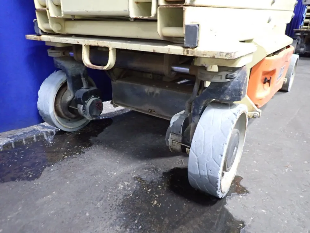 Jlg 700 Lbs Scissor Lift - 3246es