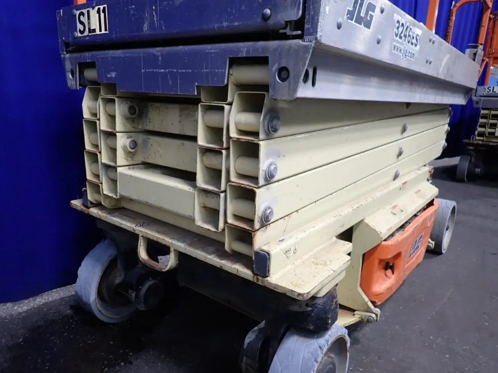 Jlg 700 Lbs Scissor Lift - 3246es