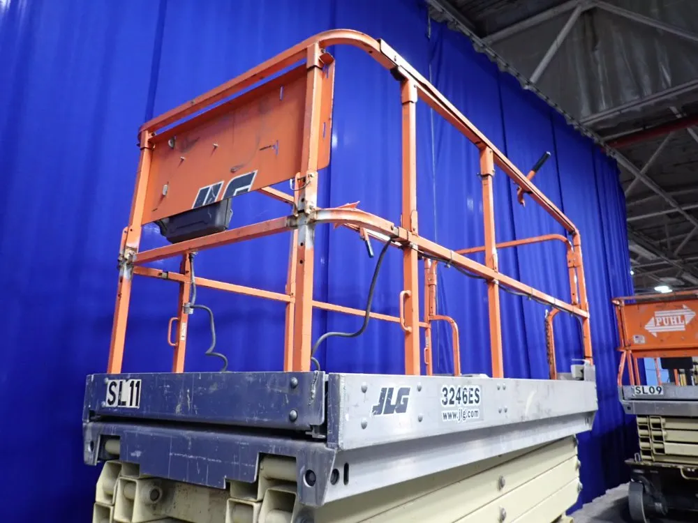 Jlg 700 Lbs Scissor Lift - 3246es