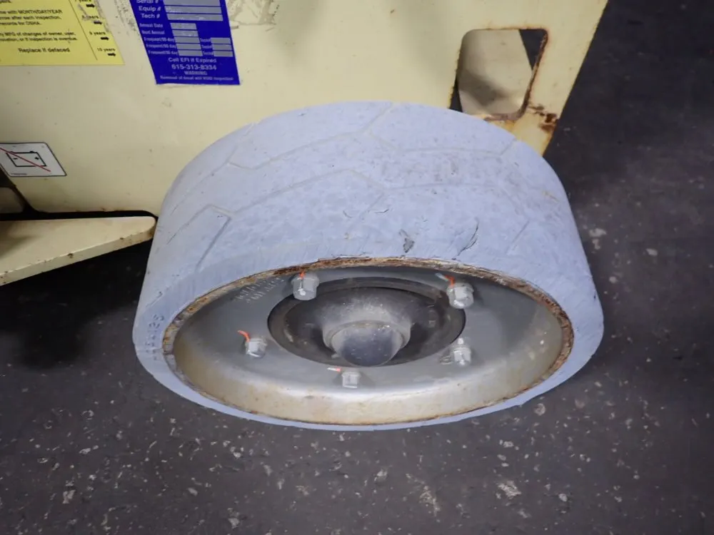 Jlg 700 Lbs Scissor Lift - 3246es