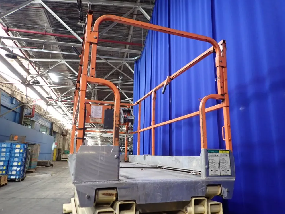Jlg 700 Lbs Scissor Lift - 3246es
