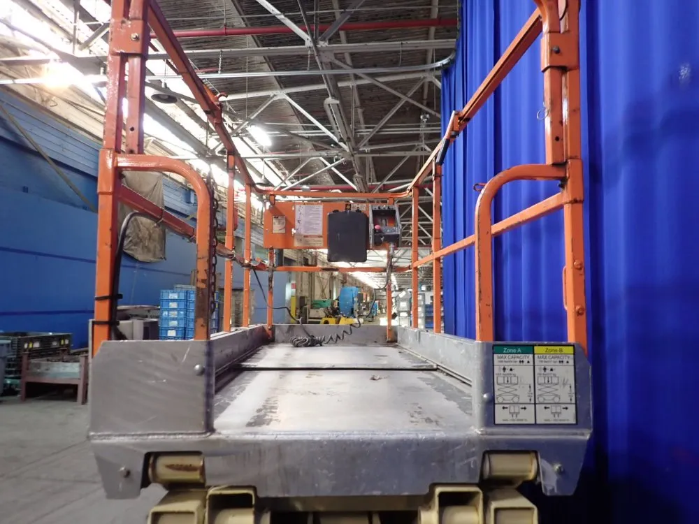 Jlg 700 Lbs Scissor Lift - 3246es