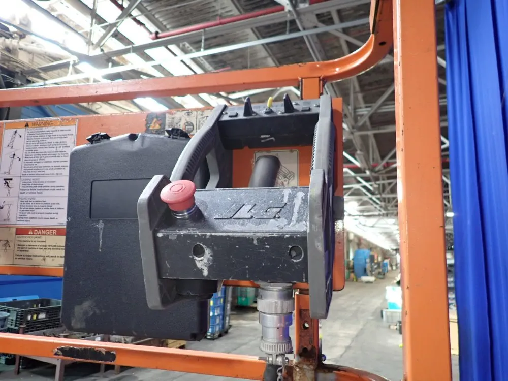 Jlg 700 Lbs Scissor Lift - 3246es