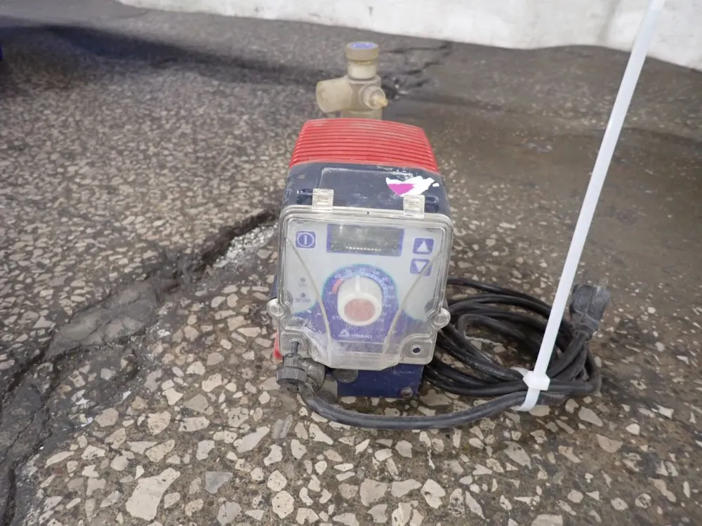 Iwaki 1.3 Gph Metering Pump - Ewc16f1-pe