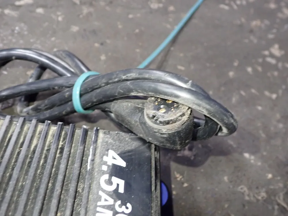 Ergopack 4.5 Amp / 36v Battery Charger - 2045